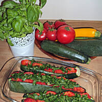 Cukinia nadziewana pomidorami