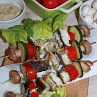 Szaszłyki rybne z sosem musztardowym