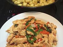 Fot. Gintruś, Ryż na ossstro z kurczakiem i ananasem