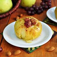 Jabłka faszerowane winogronami i migdałami