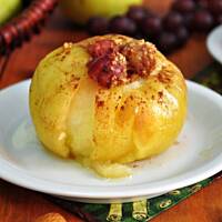 Jabłka faszerowane winogronami i migdałami