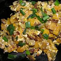 Jajecznica z dynią i suszonymi pomidorami