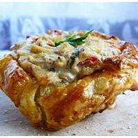 Francuskie koszyczki z tuńczykowym nadzieniem