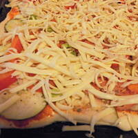 Pizza z bakłażanem i pomidorami