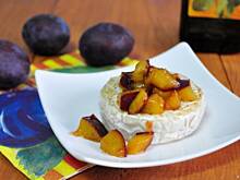 Fot. MIENTA, Grillowany camembert ze śliwką