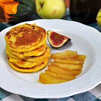 Dyniowe placuszki z karmelizowanymi jabłkami