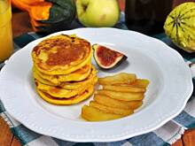 Fot. MIENTA, Dyniowe placuszki z karmelizowanymi jabłkami