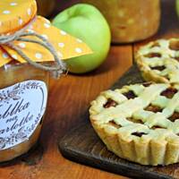 Jabłka na szarlotkę