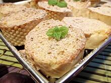 Fot. Agiatis, Ciasto na bagietce ze śliwkami