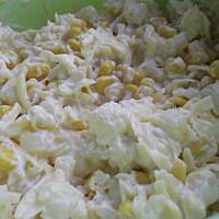 Sałatka czosnkowo-serowa z ananasem