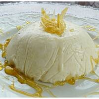 Ziarnisty sernik w niciach karmelu