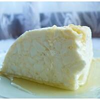 Ziarnisty sernik w niciach karmelu