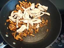 Fot. Gintruś, Kurczak z kurkami smażony w białym winie