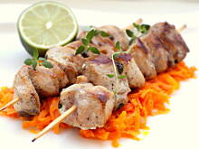 Fot. Barb82, Aromatyczne szaszłyki z kurczaka na marchewce po marokańsku