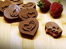 Fot. APM, Czekoladki z nadzieniem truskawkowym