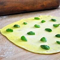 Bazyliowy makaron z cukinią w pikantnym sosie