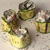 Roladki z grillowanej cukinii