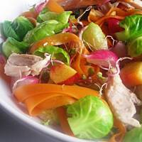 Sałatka z blanszowanych warzyw i kurczaka