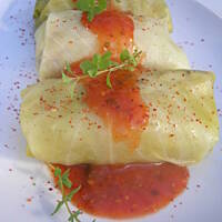 Gołąbki aromatyczne z sosem grzybowo-pomidorowym