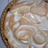 Tarta ze śliwkami i bezą