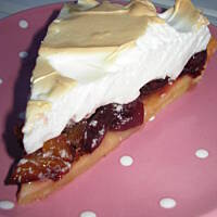 Tarta ze śliwkami i bezą