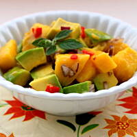 Wspomnienie lata, sałatka z mango i awokado