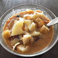 Cebulowa z tymiankiem i graznkami