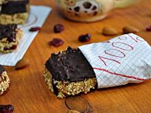 Fot. MIENTA, Batoniki owsiane w czekoladzie