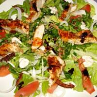 Sałatka z grillowaną piersią z indyka