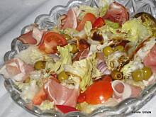Fot. Mariola1972, Sałatka z szynką parmeńską i oliwkami