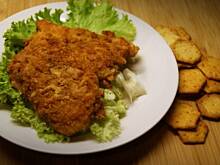 Fot. APM, Kotlety panierowane w pikantnych krakersach