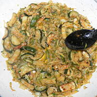 Makaron z miętą w sosie cukiniowym