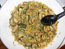 Fot. dariadb, Makaron z miętą w sosie cukiniowym