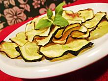 Fot. Agiatis, chipsy z cukinii