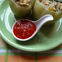 Biała papryka faszerowana ryżem i warzywami.