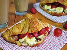 Fot. MIENTA, Croissanty z owocami