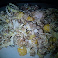 Sałatka z kaszą gryczaną i wędzonym kurczakiem