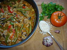 Fot. eluchap, Garnek pełen ryżu i warzyw