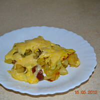 Zapiekanka z ziemniakami,kapustą i kiełbasą z patelni