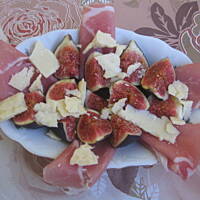 Szynka, figi, ser cheddar