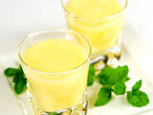 Fot. Wkn, Sok ananasowo-gruszkowy z miętową nutą