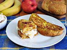 Fot. MIENTA, Owocowe kanapki z pełnoziarnistych tostów francuskich