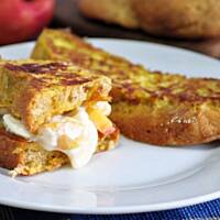 Owocowe kanapki z pełnoziarnistych tostów francuskich