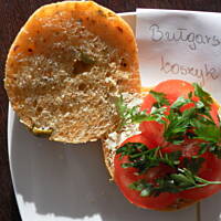 bułki z suszonymi pomidorami i oliwkami