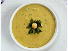 Fot. OstraNaSłodko, Krem kalafiorowy na tymiankowym bulionie