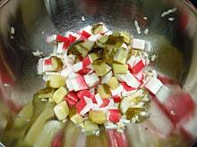 Fot. Gintruś, sałatka orientalna seler z paluszkami krabowymi