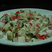 sałatka orientalna seler z paluszkami krabowymi