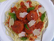 Fot. olusia23, Spaghetti z klopsami w pikantnym sosie pomidorowym