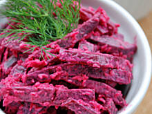 Fot. domaskowa, Sałatka z buraczków z wiórkami kokosowymi