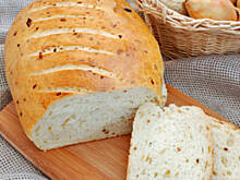 Fot. domaskowa, Aromatyczny chlebek cebulowy z majerankiem